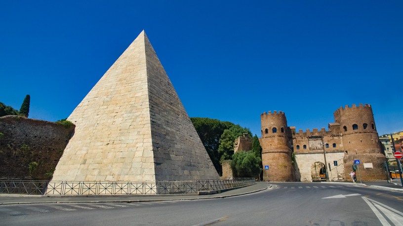 Ancient Roman Pyramid_ Rome Cabs RomeCabs